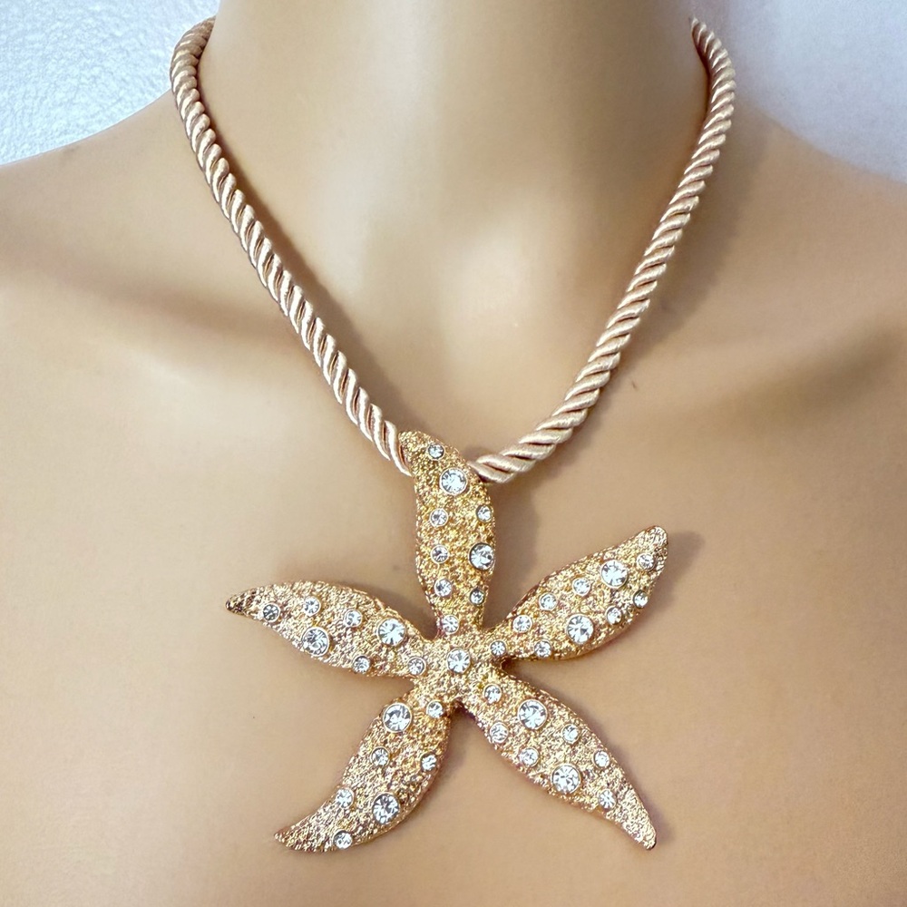 New I.N.C. International Concepts Crystal Starfish Statement Pendant Necklace - Picture 8 of 9